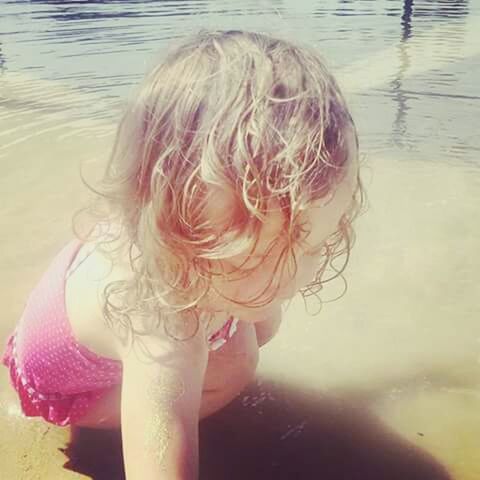 CLOSE-UP OF GIRL WITH WATER IN SEA