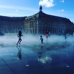 Children enjoying at miroir d eau