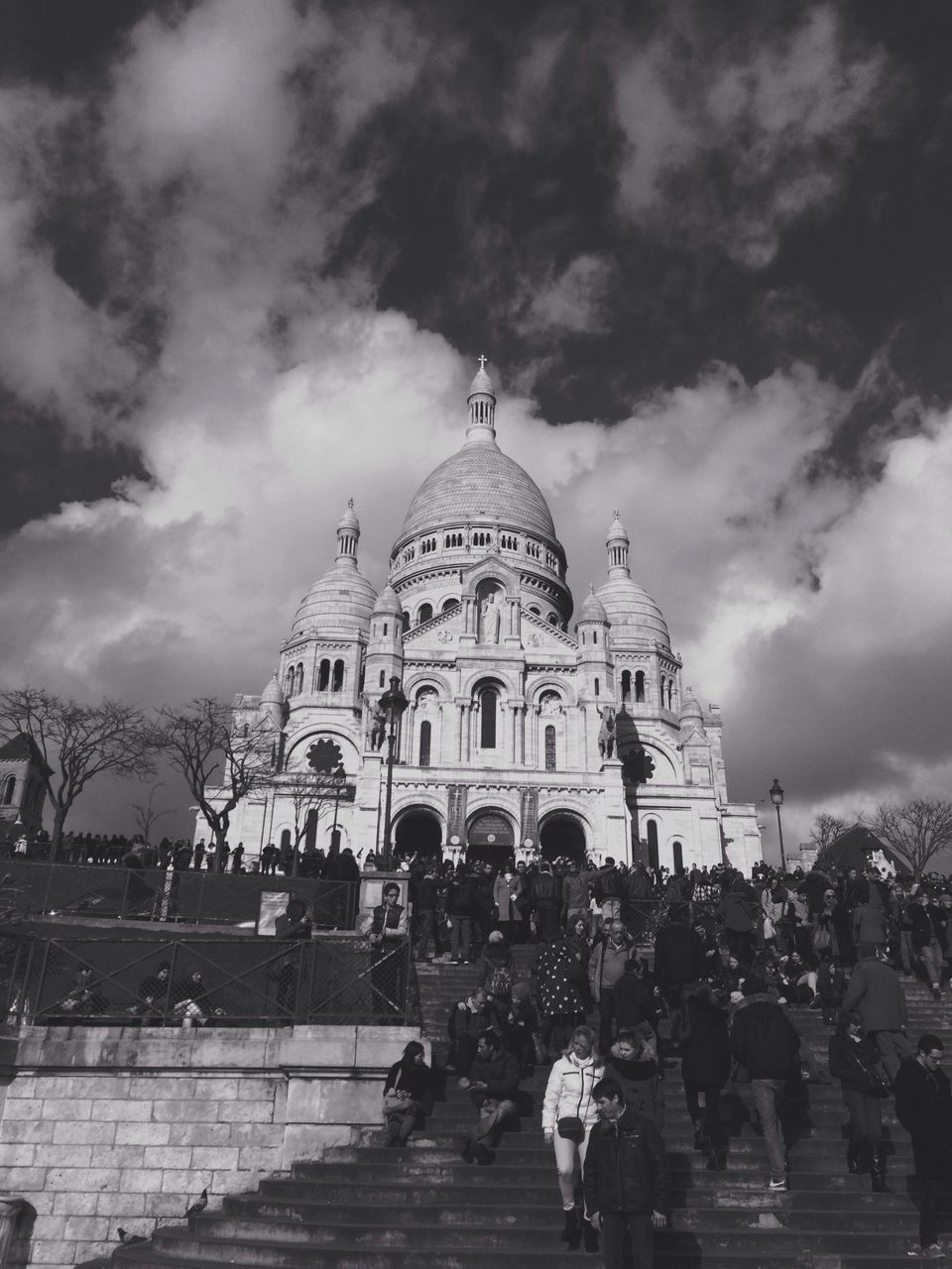 architecture, built structure, building exterior, sky, place of worship, religion, dome, spirituality, cloud - sky, church, famous place, travel destinations, men, large group of people, tourism, person, cloudy