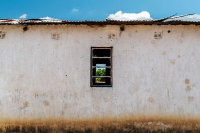 Abandoned house against sky