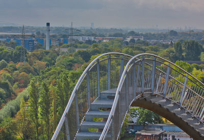 Arch bridge against sky