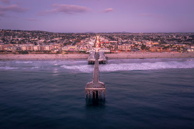 Aerial of crystal pier in pacific beach, san diego with beautiful turquoise water and purple sky