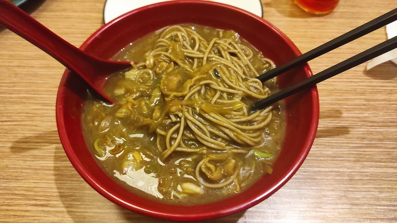 HIGH ANGLE VIEW OF SOUP IN BOWL