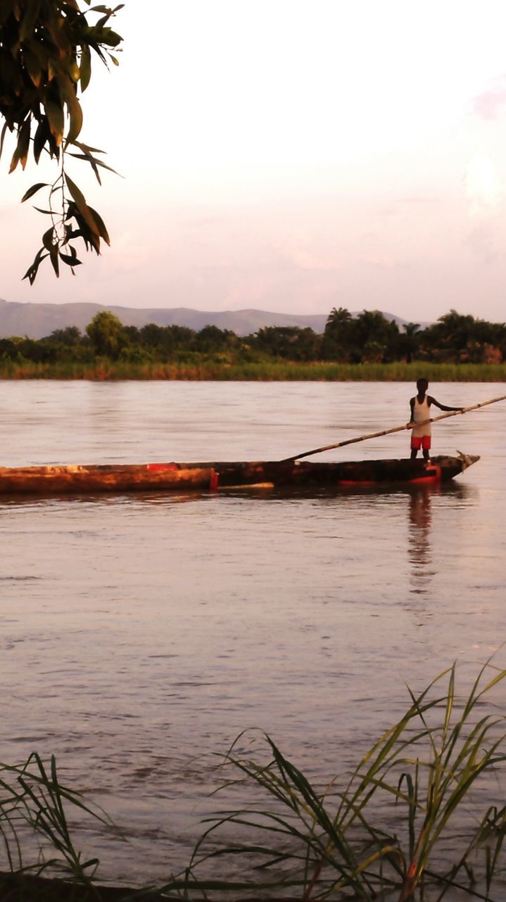 water, nautical vessel, real people, nature, outdoors, mode of transport, beauty in nature, transportation, sunset, tree, one person, occupation, scenics, men, day, sky, one man only, people