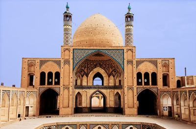 Masjed-e agha borzog, is a 19th-century mosque in kashan. it includes a large sunken courtyard