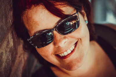 Portrait of smiling woman wearing sunglasses