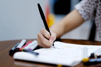 Close-up of woman hand holding paper