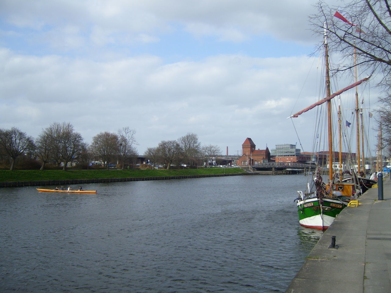 SCENIC VIEW OF RIVER AGAINST SKY