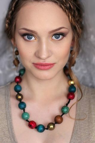 CLOSE-UP PORTRAIT OF YOUNG WOMAN WITH HAIR