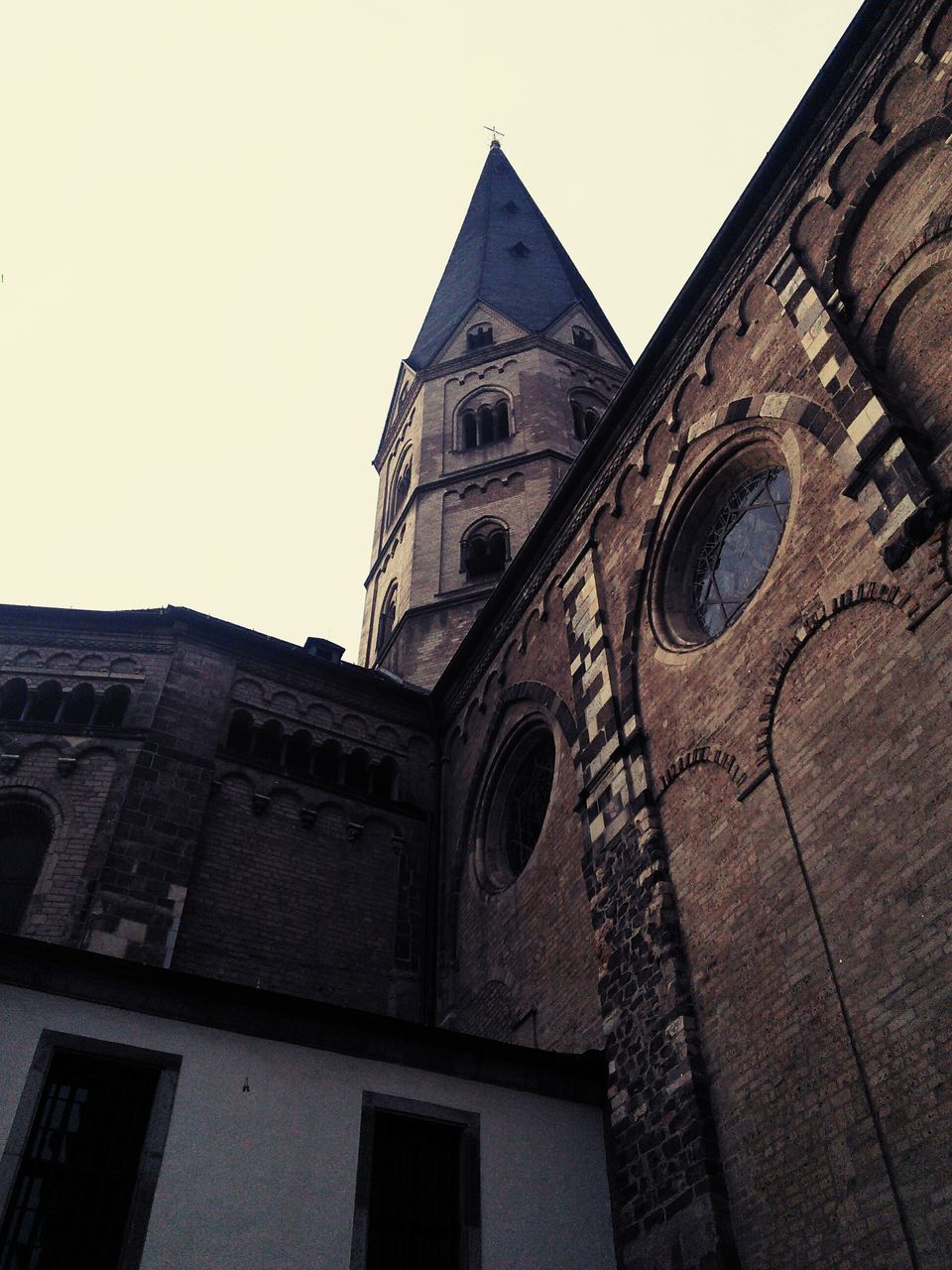 architecture, building exterior, built structure, low angle view, religion, church, place of worship, spirituality, clear sky, history, cathedral, old, sky, tower, day, outdoors, no people, window