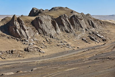 0546 nw-se alignment of yardang landforms carved by wind erosion. qaidam basin desert-qinghai-china.