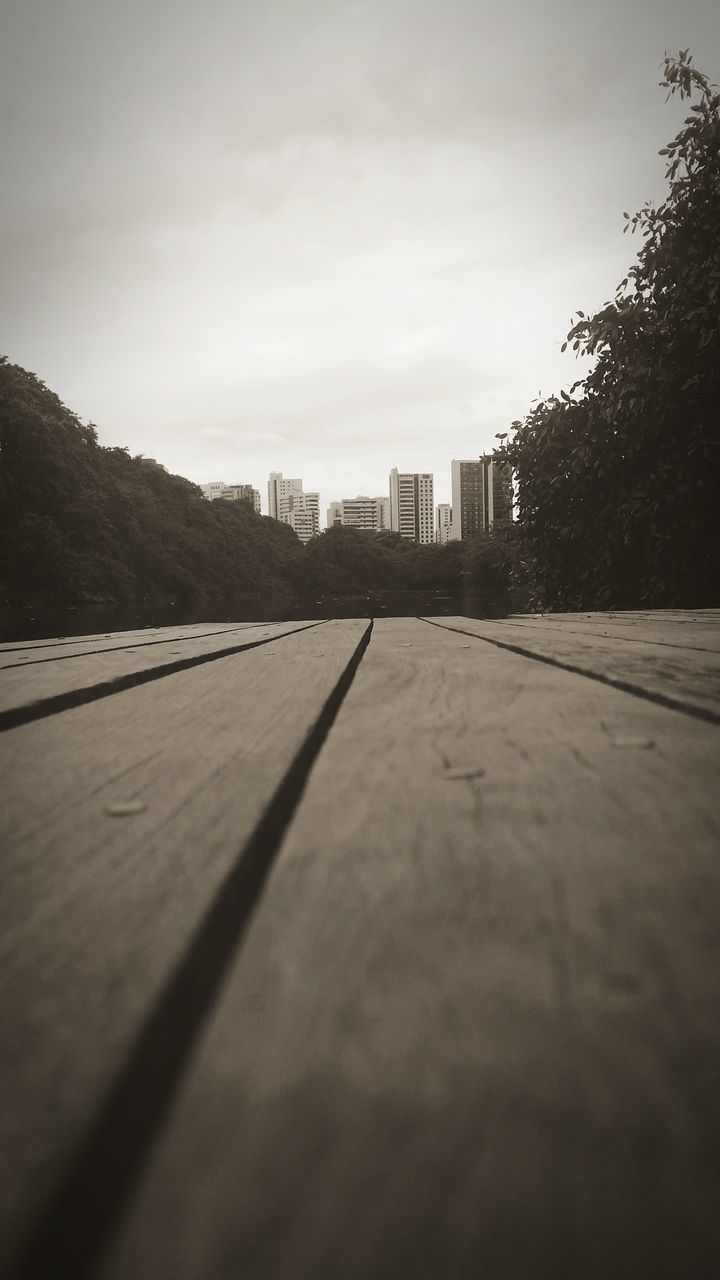 SURFACE LEVEL OF BUILDING AGAINST SKY