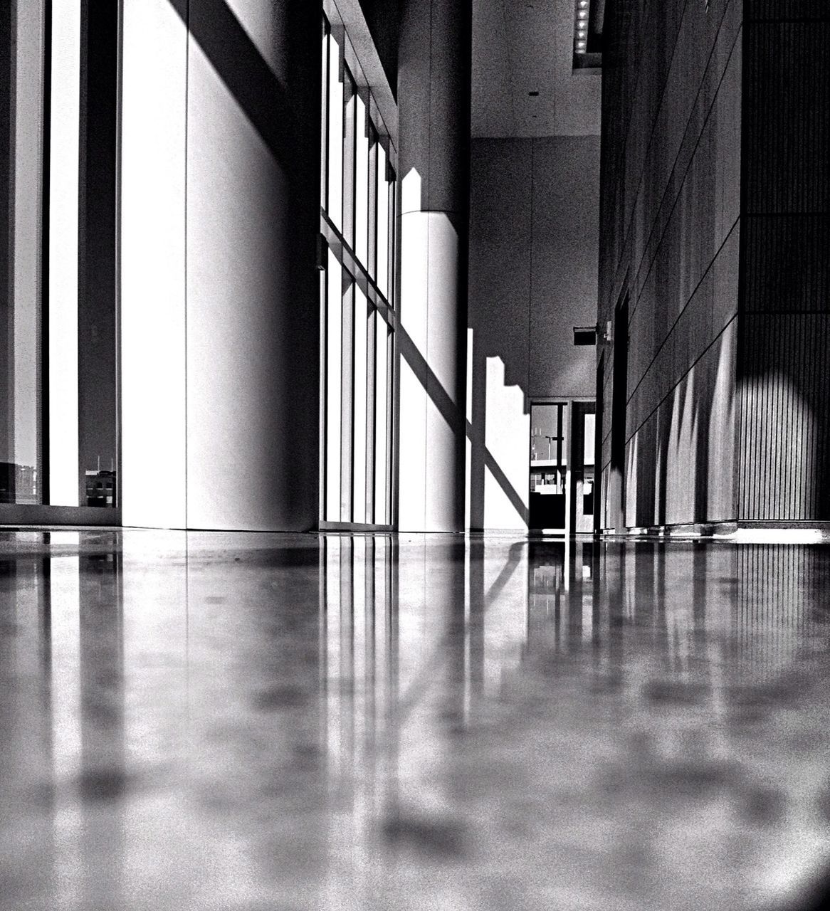 architecture, built structure, indoors, building exterior, building, reflection, window, corridor, modern, flooring, in a row, architectural column, empty, railing, column, sunlight, no people, glass - material, shadow, day