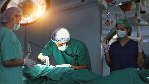A surgeon performing a surgical procedure. concept hospital care