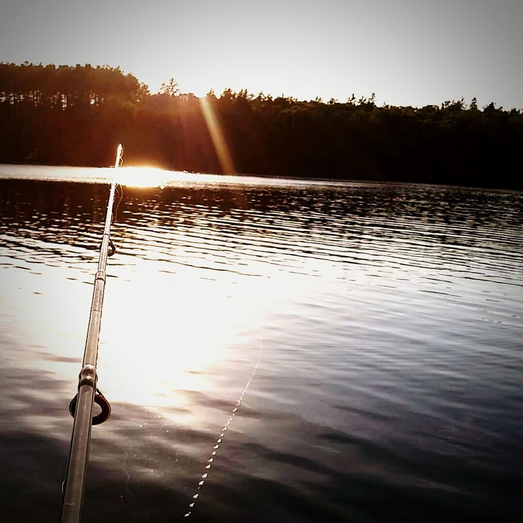 sun, water, reflection, sunset, sunbeam, tranquility, sunlight, lens flare, tranquil scene, scenics, lake, beauty in nature, nature, waterfront, rippled, silhouette, idyllic, clear sky, bright, sky