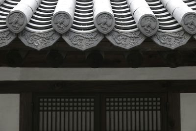 Row of objects in row