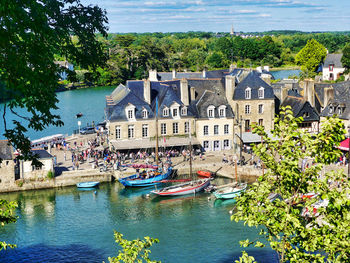 Boats in canal by buildings in city