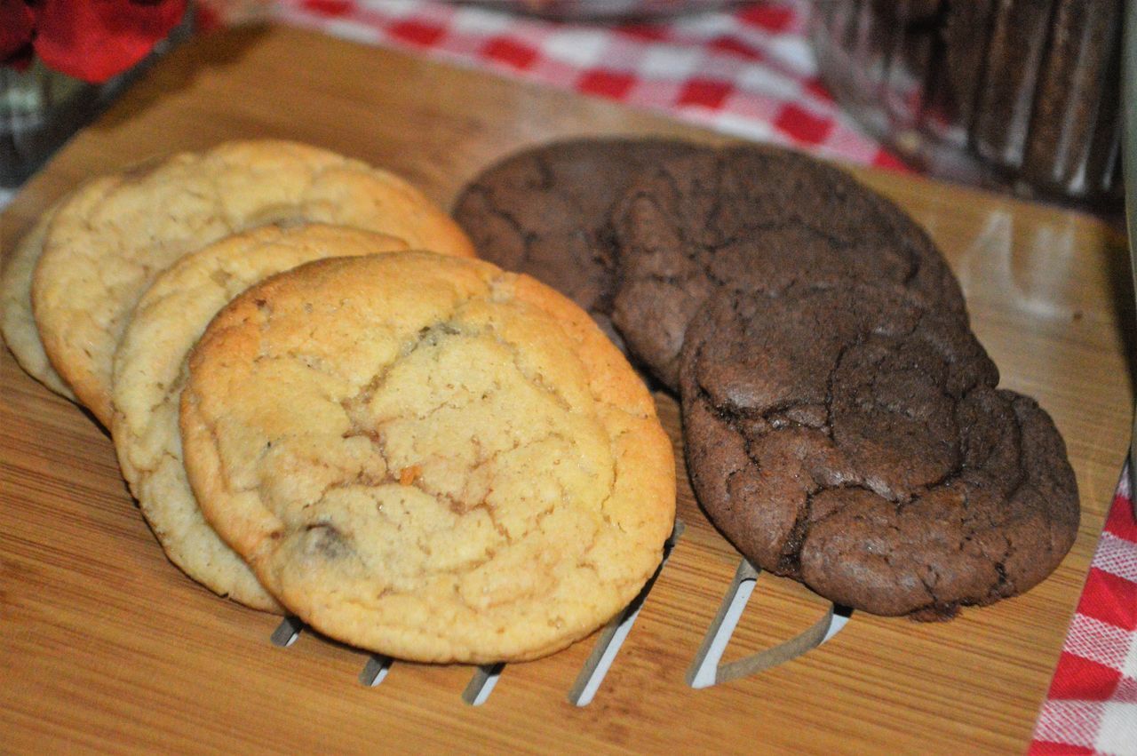 HIGH ANGLE VIEW OF COOKIES