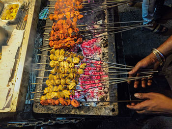 Cropped hand of man preparing food