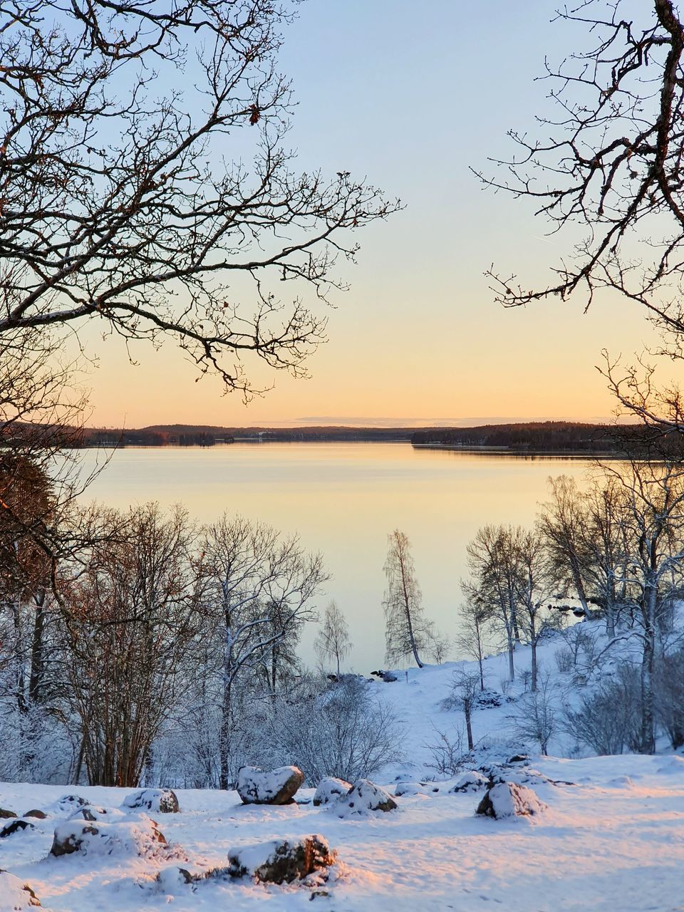 SCENIC VIEW OF LAKE DURING WINTER AGAINST SKY