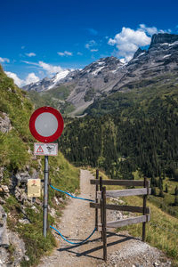 Warning sign at wandertrail horizontweg from alpen tower to engstlenalp, along gental, switzerland
