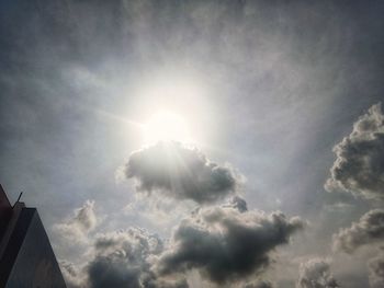 Low angle view of sun shining in sky