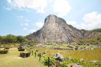 Khao chee jan, carved buddha image on the cliff