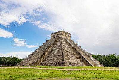 The mayan pyramid in chichen itza mexico.