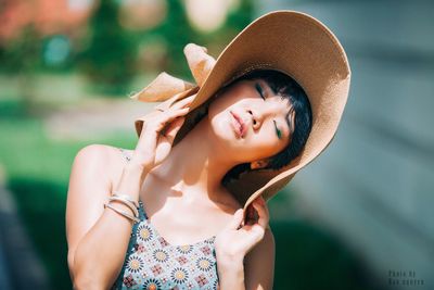 Portrait of young woman wearing hat