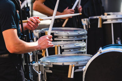 Tapping out the starting cadence during warm ups off the field