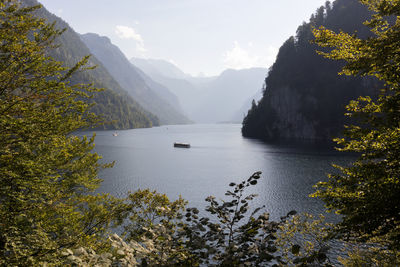 Lake königssee in berchtesgaden national park, bavaria, germany in autumn