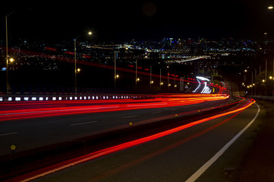 The traffic flows quickly on the street in the night