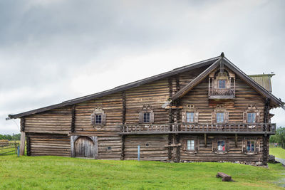 Historical site dating from the 17th century on kizhi island, russia. wooden house of  19th century