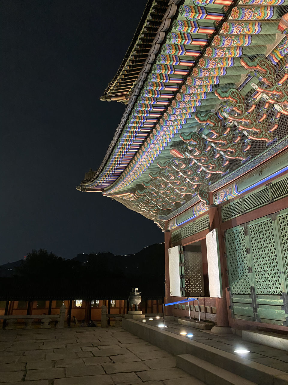 LOW ANGLE VIEW OF ILLUMINATED BUILDING AGAINST SKY