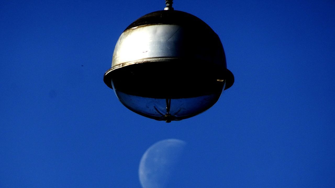 LOW ANGLE VIEW OF HOT AIR BALLOON AGAINST SKY