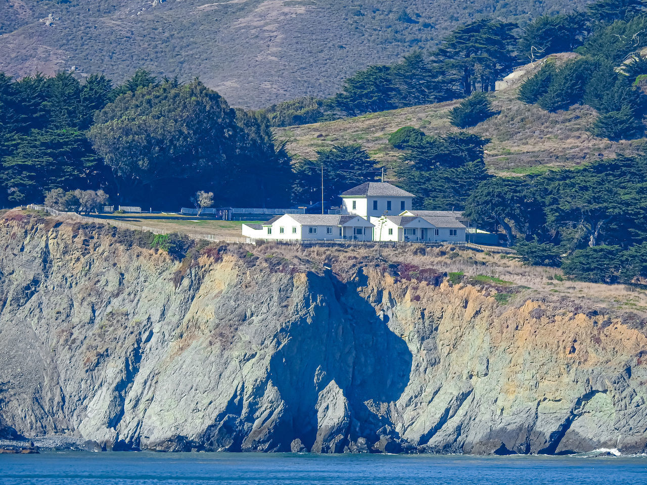 PANORAMIC VIEW OF SEA AND BUILDINGS