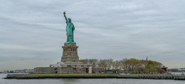 Statue of liberty against sky