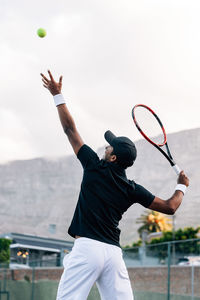 Man playing tennis