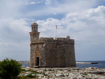 Castle by sea against sky