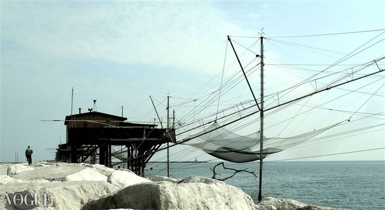 BUILT STRUCTURE ON SEA AGAINST SKY