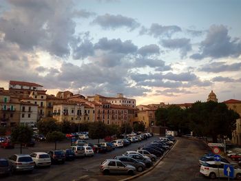 Traffic on road in city