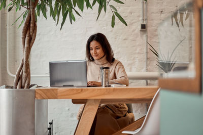 Businesswoman working at cafe