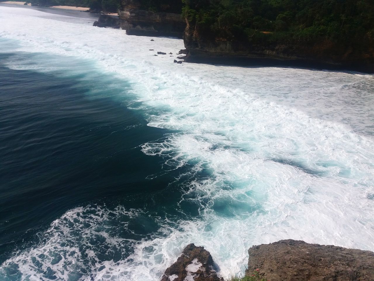 WAVES BREAKING ON ROCKS