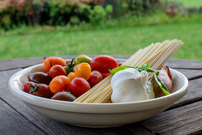 Close-up of tomatoes in bowl