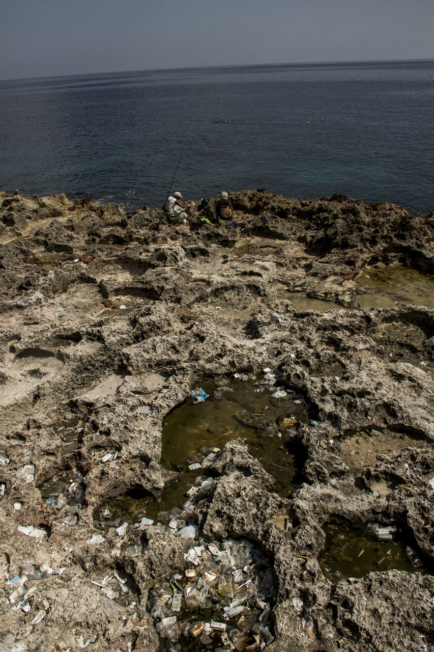 SCENIC VIEW OF ROCKY BEACH