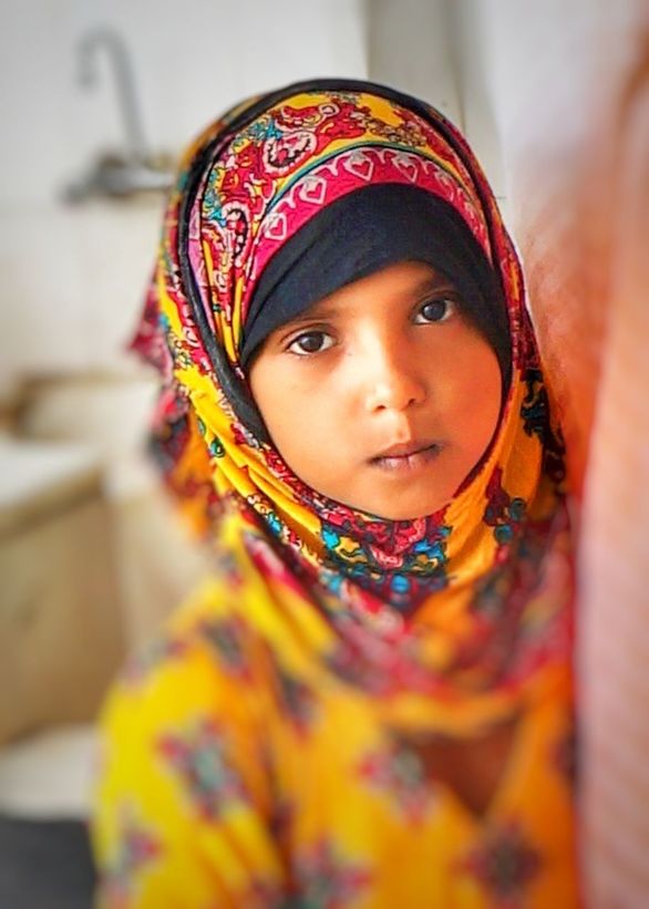 one person, looking away, tradition, traditional clothing, headshot, real people, cultures, close-up, indoors, headwear, day, people