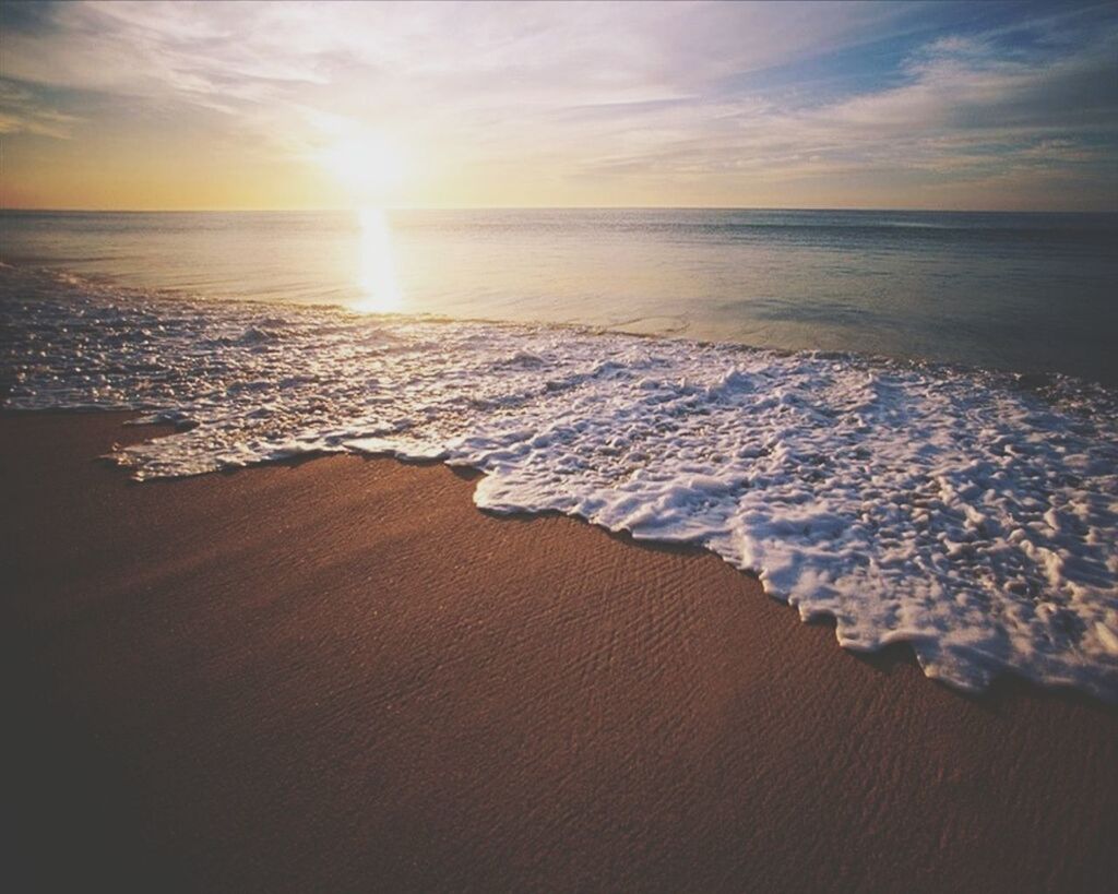 sea, sunset, water, horizon over water, scenics, tranquil scene, sky, tranquility, beauty in nature, beach, sun, cloud - sky, shore, nature, idyllic, reflection, sunlight, cloud, orange color, remote