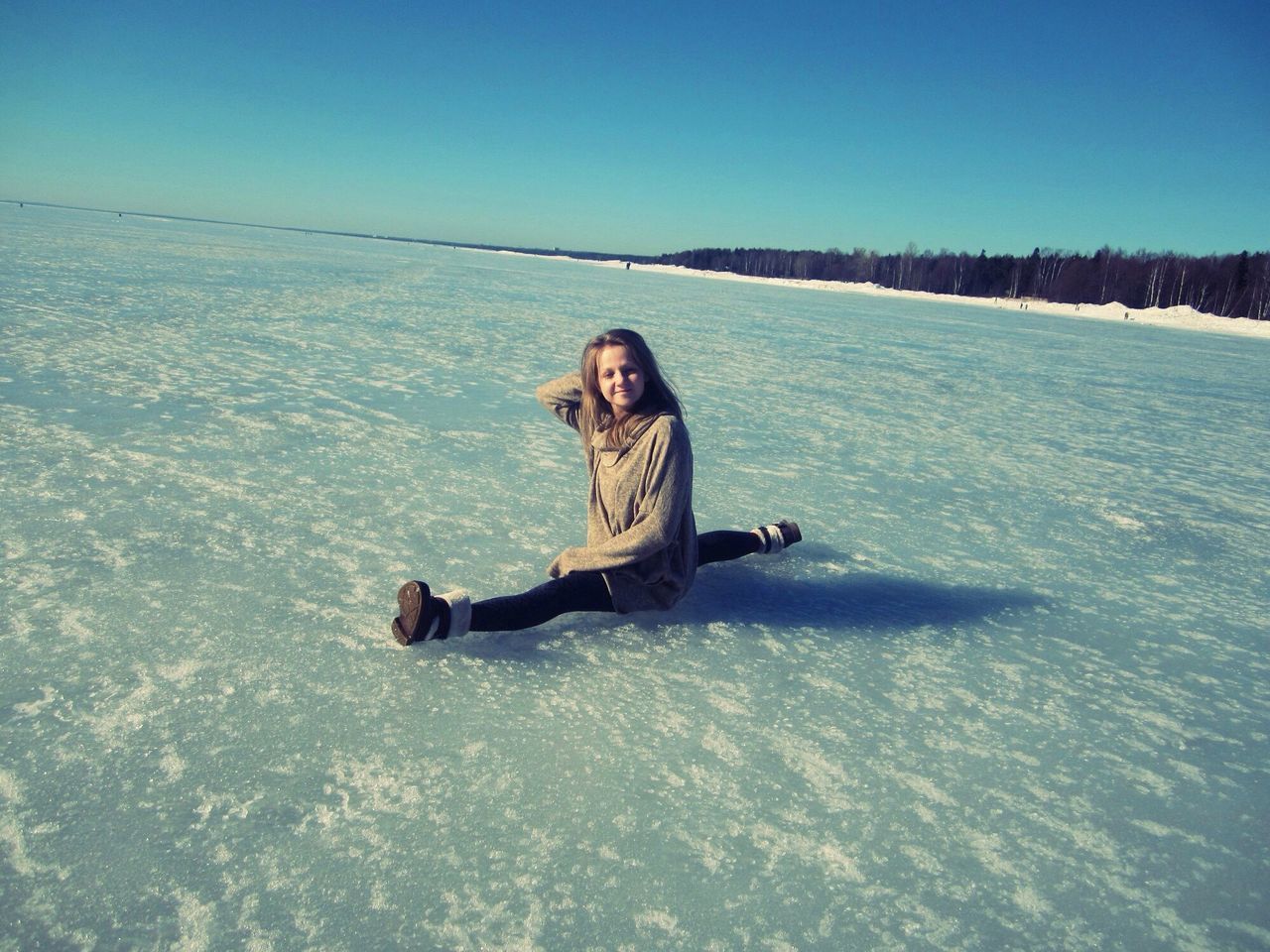 lifestyles, leisure activity, young adult, water, full length, person, vacations, clear sky, young women, looking at camera, portrait, front view, casual clothing, enjoyment, sea, sunglasses, winter