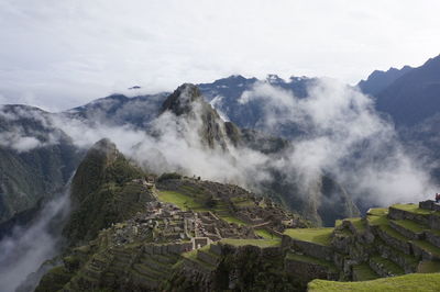 Scenic view of machu picchu against sky