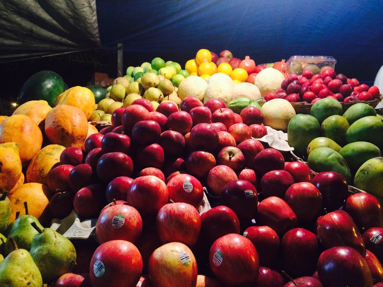 food and drink, food, fruit, healthy eating, freshness, large group of objects, abundance, for sale, market stall, retail, market, variation, choice, ripe, indoors, organic, red, apple - fruit, grape, high angle view